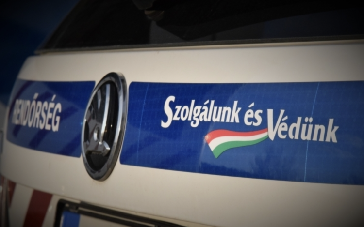 RENDŐRKÉZEN AZ AJKAI BETÖRŐ