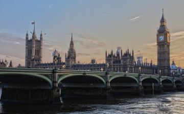 Szombattól karanténra kötelezi a brit kormány a Magyarországról és Portugáliából Angliába utazókat