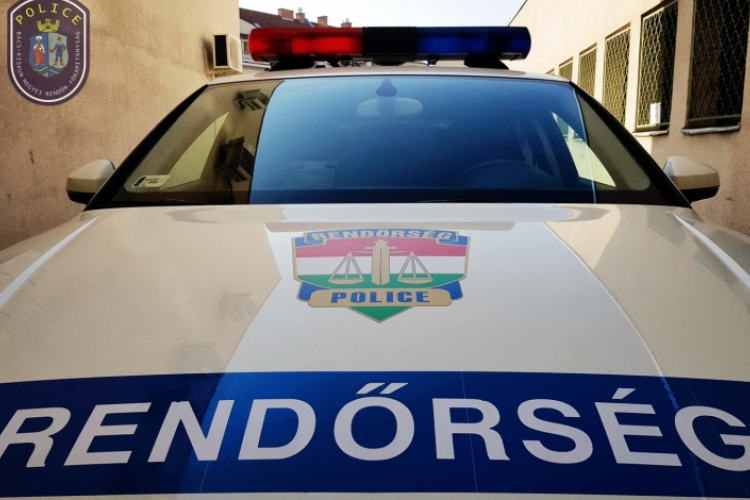 Szexuális tartalmú képeivel zsarolta a kamaszlányt