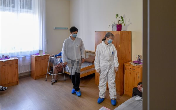 Az alapvető jogok biztosa vizsgálatot indít az idősotthonok ügyében