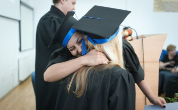 Már több mint százezren vehették át diplomájukat nyelvvizsga nélkül is 