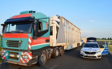 Több szabályt is megsértett az óriáskerék szállítója, elképesztő választ adott a sofőr a rendőröknek