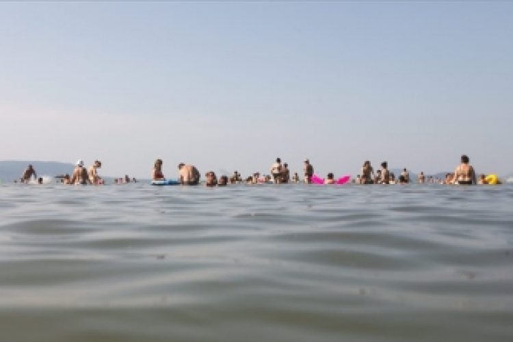 Vízbe fulladt egy férfi Balatonszárszónál