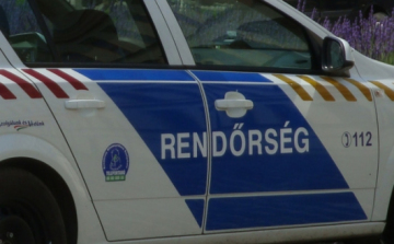 Fuldokló kislány életét mentették meg rendőrök