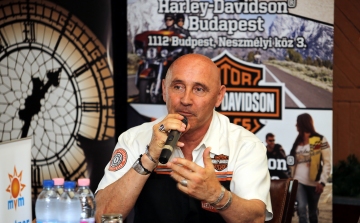 Régi motorosokkal zajlott a 15. jubileumi Harley-Davidson Open Road Fesztivál sajtótájékoztatója
