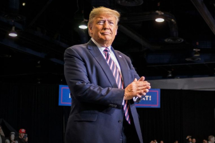 Trump a Fehér Házban, Biden Wilmingtonban várja az eredményeket kedden
