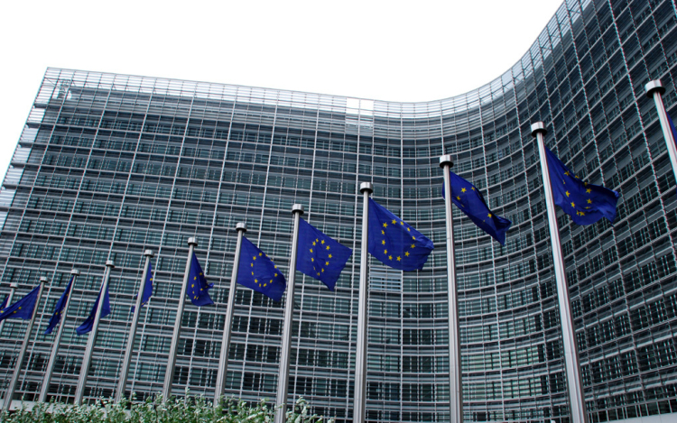Az Európai Bizottság 800 millió eurót folyósított 16 uniós tagállamnak