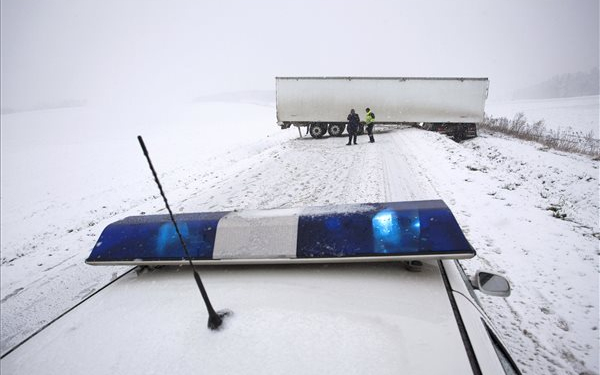 Több dél-dunántúli megyében riasztást adtak ki a várható hófúvás miatt