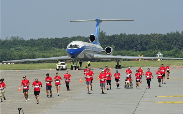 Több mint 1100-an futottak a Runway Run jótékonysági versenyen 