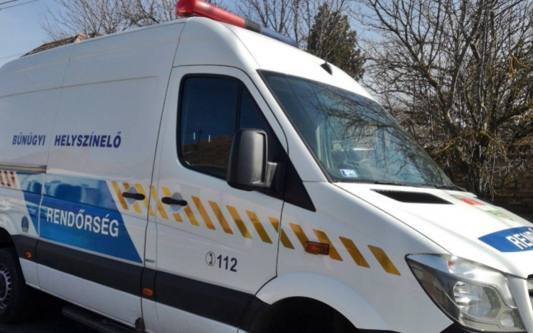 Két holttestet találtak egy bobai családi házban
