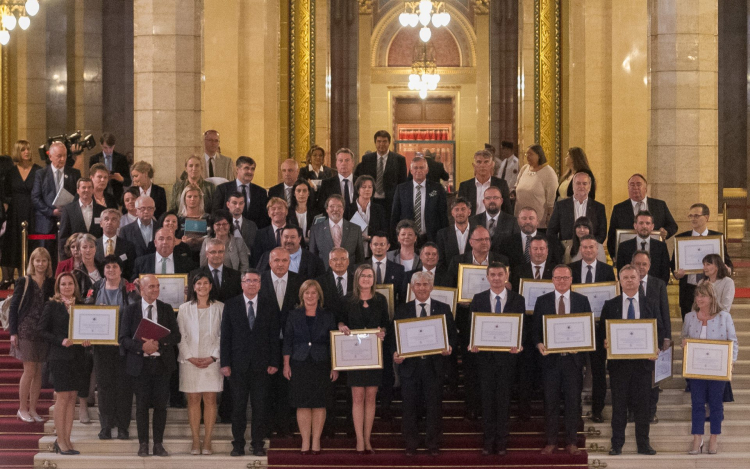 Ismét lehet pályázni a NOE Családbarát önkormányzat díjára