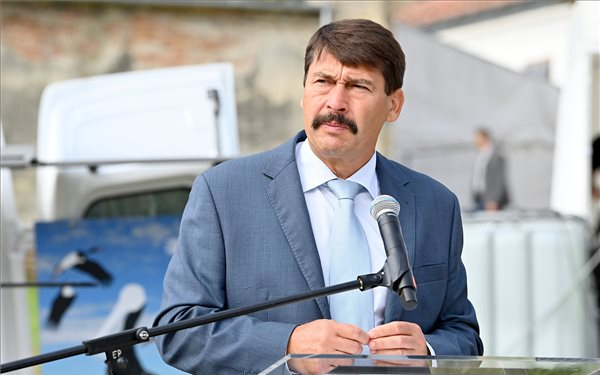 Áder: a járványok egyharmada a Föld-használat változásához köthető