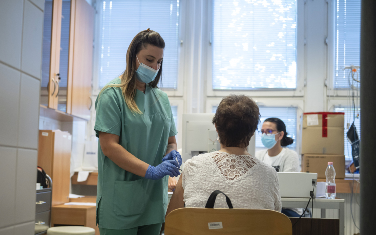 Kötelezővé tennék a védettségi igazolást az egészségügyben Romániában