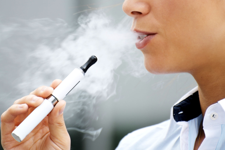 Az elektronikus cigaretta sem veszélytelen az egészségre