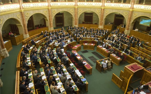 A rendkívüli jogrend meghosszabbításáról dönt a parlament