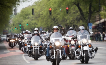 Felvonulással és igazi motoros hangulattal nyitották a 2014-es szezont a Harley-Davidsonnál