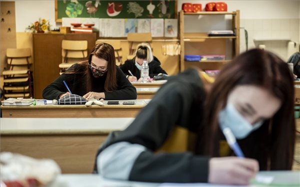 Az angol írásbelikkel kezdődnek az idegen nyelvi érettségi vizsgák