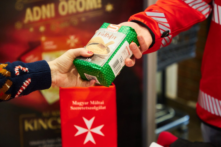 Huszonötezer csomag adomány jut el a rászorulókhoz az Adni Öröm! adománygyűjtő akció eredményeként