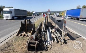 ÉKM: a főutakon emelkednek a díjak a kamionok számára