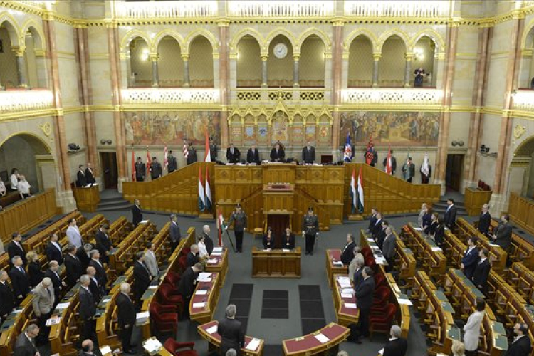 Utolsó tavaszi ülésébe kezd a parlament 
